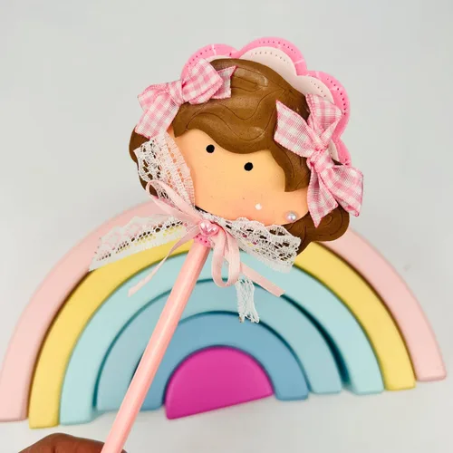 Vista 8 de Adorno hecho a mano para lápiz, adorno para bolígrafo, para niñas y amantes de la escritura, aplique en goma eva. adorable adorno de niña