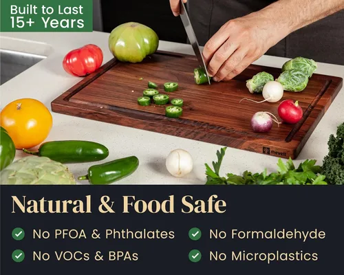 Vista 2 de Tabla de cortar de madera de nogal de 17 x 11 pulgadas + aceite mineral de grado alimenticio de 15 onzas + tabla de cortar aplicador de aceite