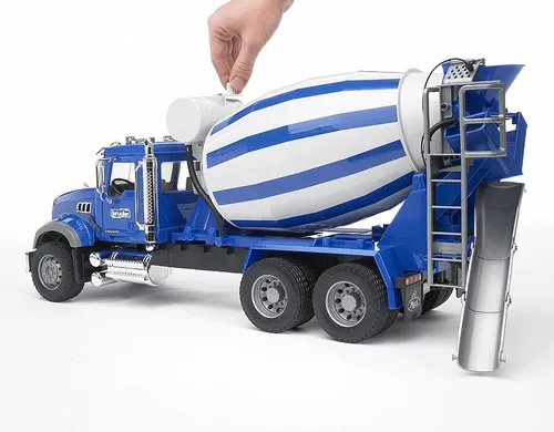 Vista 5 de Camión Mack mezclador de cemento y granito marca Bruder Escala 1:16, ventanas delanteras y traseras, fabricadas en Alemania, mayores de 4 años