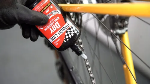 Vista 2 de Finish Line Kit de transmisión para bicicletas, incluye cepillo Grunge, lubricante seco de 2 onzas, desengrasante EcoTech de 4 onzas, sistema