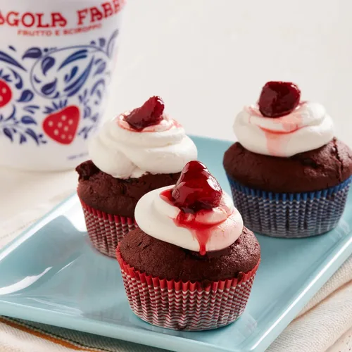 Vista 5 de Fabbri Fresas en Almíbar, 21 onzas Made in Italy, Gluten Free, Non-GMO, Vegan, Use it as a garnish for cocktails, desserts and all your culinary