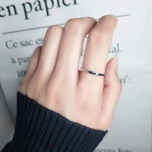 Vista 7 de Anillo de compromiso apilable de plata de ley 925 con forma de corazón tallado simple para ella, talla 5-10