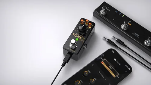 Vista 5 de IK Multimedia TONEX ONE+ AI - Amplificador de guitarra y pedal de efectos con edición inalámbrica Bluetooth, control MIDI, interfaz de audio USB