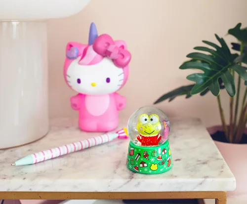 Vista 6 de Sanrio Keroppi - Mini globo de nieve para adultos con copos blancos en espiral Exhibición de recuerdo coleccionable 3 pulgadas de alto