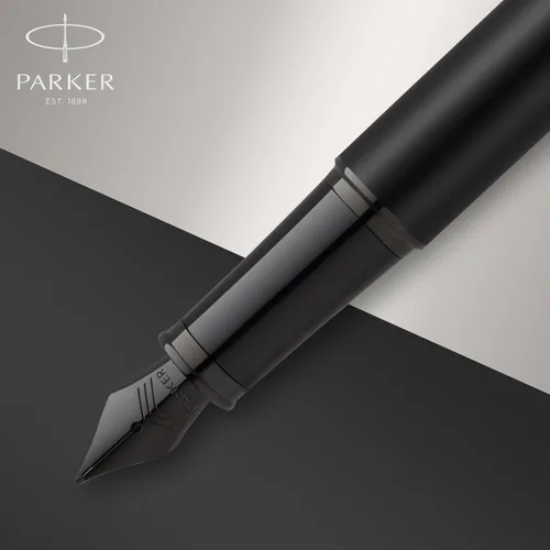 Vista 4 de Parker IM - Pluma estilográfica, negro mate, borde negro, punta media, cartucho de tinta azul, caja de regalo, perfecta para caligrafía y escritura