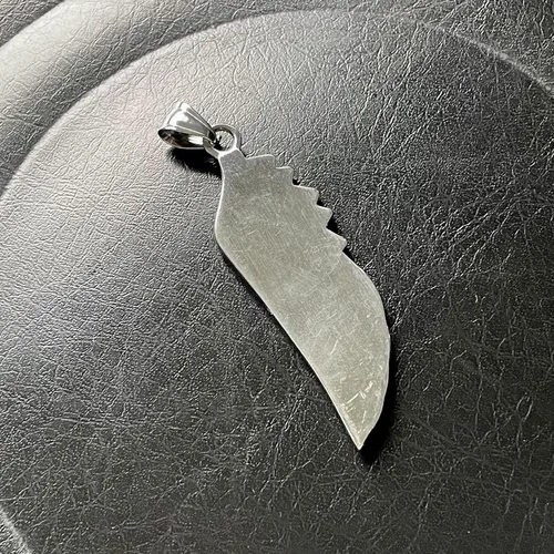 Vista 3 de Collar de ala de ángel de acero inoxidable con colgante gótico de plumas