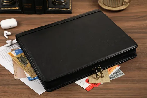 Vista 4 de Portafolio de cuero para iPad Pro/Air de 13/12.9/11 pulgadas, soporte de cuero grabado con soporte para iPad para bloc de notas tamaño carta Negro