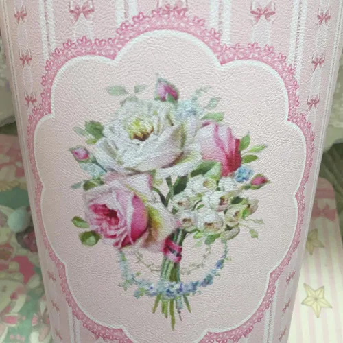Vista 2 de Bote de basura de cuero rosa con rosas para dormitorio, impermeable, redondo, contenedor de basura para dormitorio, oficina, cocina, sala de estar