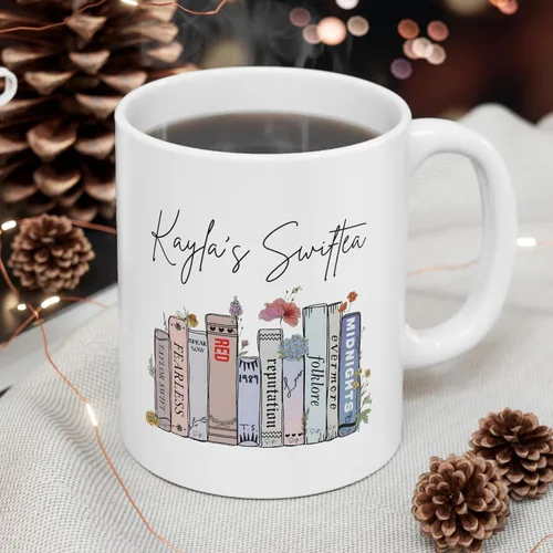 Vista 2 de Taza Swiftea personalizada, tazas de álbum, tazas de café de moda, regalos Ta, regalos personalizados, regalos personalizados, regalo de Navidad