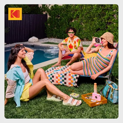 Vista 7 de KODAK Printomatic+ - Paquete de inicio de cámara digital de impresión instantánea + Estuche de transporte + Papel fotográfico adhesivo Zink de 20