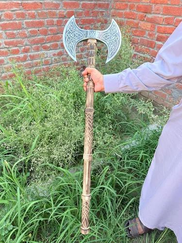 Vista 4 de Hacha de acero al carbono de doble cabeza forjada a mano, hacha de batalla barbuda con mango de madera de fresno y funda de cuero, regalo funcional