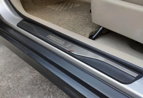 Vista 3 de Accesorios protectores de rayones para umbral de puerta de automóvil para Mazda 3 2015-2024, cubierta de placa protectora de entrada de puerta