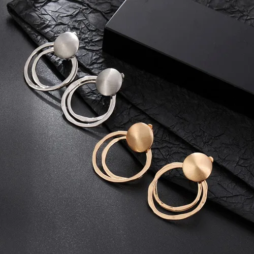 Vista 5 de Aretes grandes de plata de oro mate con clip para mujer