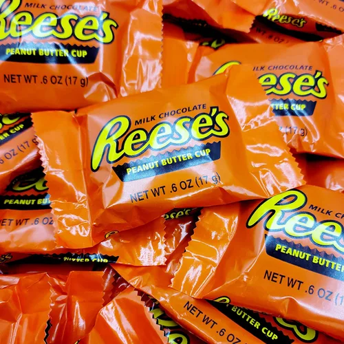 Vista 2 de Reeses - Tazas de mantequilla de maní tamaño bocadillo, mantequilla de maní cubierta de rico chocolate con leche, sin gluten, dulces a granel