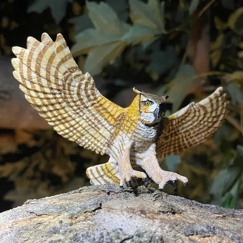 Vista 7 de Safari Ltd. Gran figura de búho cornudo, figura detallada de plástico de 5.5 pulgadas, divertido juguete educativo para niños, niñas y niños a