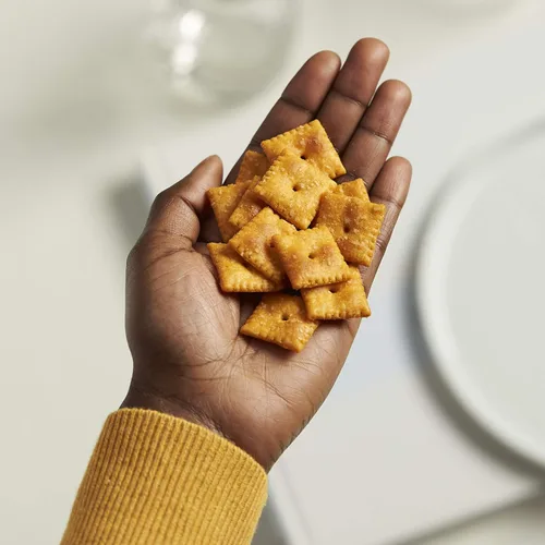 Vista 4 de Cheez-It, Galletas de queso horneadas, cheddar Jack, 7 onzas (paquete de 6)