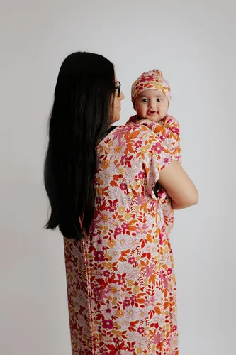 Vista 249 de Three Little Tots Vestido de corbata anudada para bebé recién nacido - Bebé