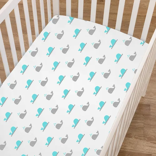Vista 7 de American Baby Company - Paquete de cuna para bebé: cubre colchón protector, sábana a la medida y manta térmica., paquete de de 1, Ballenas turquesa