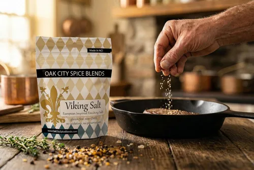 Vista 2 de Mezcla de condimentos de sal vikinga, bolsa de 4 onzas, espolvorea sobre TODO. Fácil de usar. Oak City Spice Blends