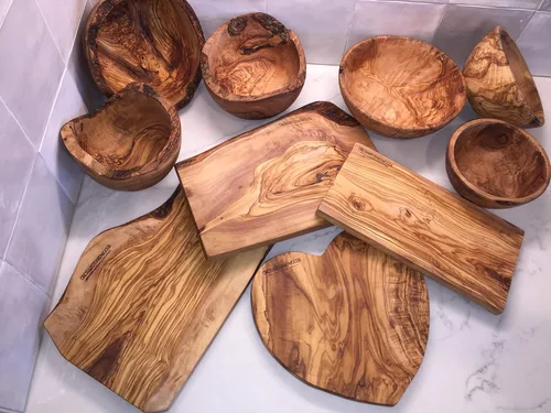 Vista 8 de Tabla de charcutería de madera de olivo rústica hecha a mano de 16" con borde de corteza por Orchard Hardwoods - Bandeja para cortar, picar, servir.