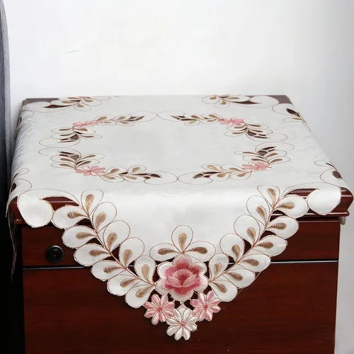 Vista 7 de LeLehome - Mantel de encaje bordado con flores cafés, color crema y beige, diseño clásico y tela que no se arruga para mesa de comedor