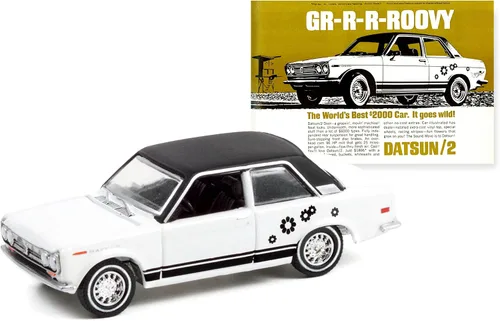 Vista 3 de 1969 Datsun 510 Blanco y Negro con gráficos GR-R-R-ROOVY El mejor auto de $2000 del mundo. ¡Se vuelve salvaje! Modelo de automóvil fundido a presión