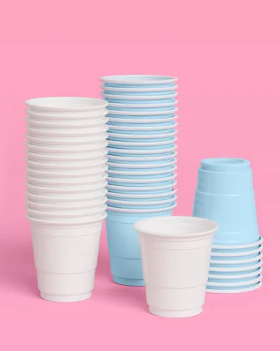 Vista 3 de xo, Fetti Vasos de chupito de plástico azul + blanco – 50 vasos desechables mate de 2 onzas Decoraciones de despedida de soltera, vasos