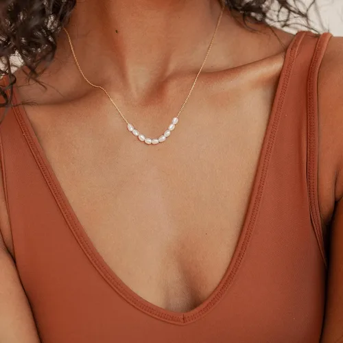 Vista 2 de TOBENY Pearl Necklaces for Women 14k Gold Plated Handmade White Faux Pearl Choker Necklace Dainty Freshwater Small Tiny Beaded Pearl Strand Chain