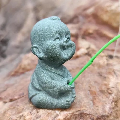 Vista 3 de Mini estatua de pescador para acuario, pequeñas figuras de pesca japonesas para jardín de hadas, acuario, estanque, bonsái, pecera, accesorios