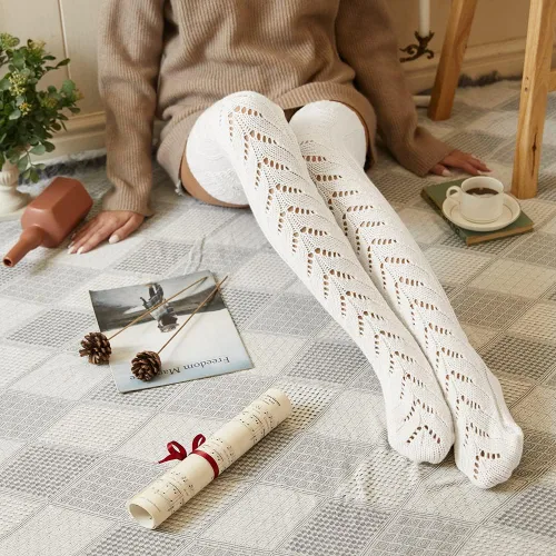 Vista 4 de Pcavin Calcetines altos hasta el muslo para mujer, calcetines de punto trenzado por encima de la rodilla, calentadores de piernas largos y cálidos