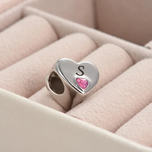 Vista 5 de KunBead Dijes de cuentas con letras iniciales de la A a la Z con forma de corazón rosa, compatibles con pulseras Pandora para mujer