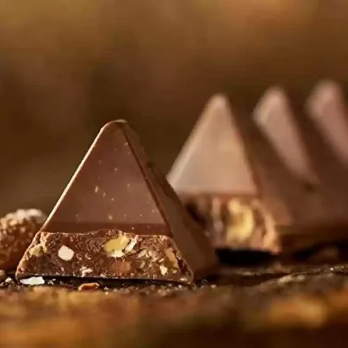 Vista 6 de Toblerone Chocolate con leche con miel y turrón de almendras 750g (26.5oz) - canadiense