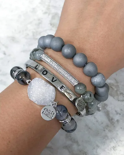 Vista 4 de Kinsley Armelle Colección Stone - Pulsera Lunar de Plata
