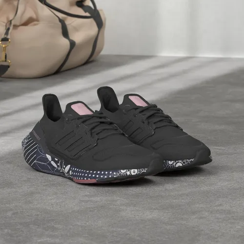 Vista 67 de adidas Tenis de correr Ultraboost 22 para mujer
