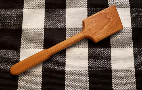 Vista 2 de The Handy - Espátula de madera - Fabricado en los Estados Unidos - Propiedad de veteranos (Hickory)