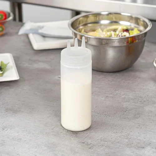 Vista 4 de Paquete de 6 botellas de plástico para apretar, transparentes, 12 onzas, punta de triple dispersión, 2.25 x 2.25 x 6.75 pulgadas por Restaurantware