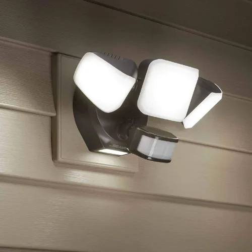 Vista 2 de Beams 4100 lúmenes Luz de seguridad LED de 3 cabezas para exteriores con sensor de movimiento, con efecto de cascada en la pared, paquete de 1