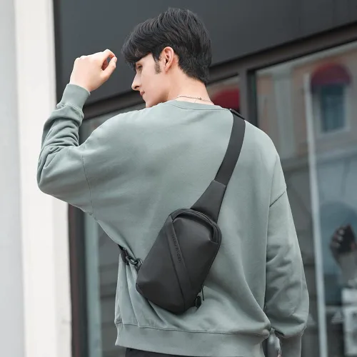Vista 5 de Muzee Bolso bandolera para mujeres y hombres, mochila de viaje pequeña y ligera, bolsa de pecho con una correa para el pecho para senderismo