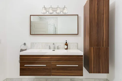 Vista 2 de DESIGNERS FOUNTAIN 87004-SP Darby - Lámpara de tocador de baño con 4 luces, 30 pulgadas, platino satinado