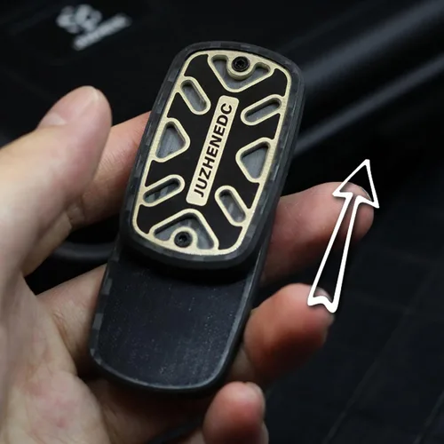 Vista 4 de Fidget Slider - Juguete de fibra de carbono EDC con punta de dedo, juguete para aliviar la ansiedad, juguete para adultos para uso diario, estilo 2