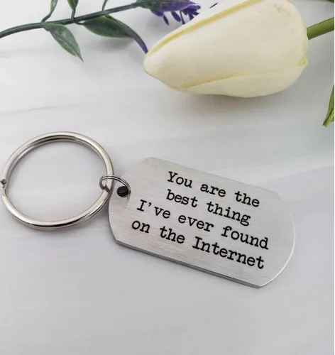 Vista 9 de Eres lo mejor que encontré en Internet, Lo mejor que encontré en Internet, De todas las cosas raras en línea, Llavero para novio, Llavero de novio