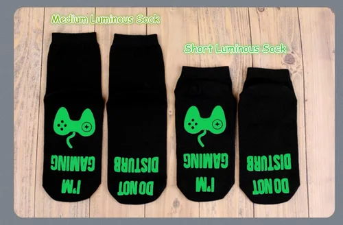 Vista 4 de Calcetines para videojuegos, Do Not Disturb I'm Gaming, calcetines de juegos para adolescentes y niños gamer con calcetines brillantes para hombres
