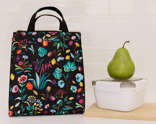 Vista 5 de Kate Spade New York Bolsa de Almuerzo Portátil Suave Refrigeradora, Bolso Térmico con Forro Interior Aislante Plateado y Bolsillo de Almacenamiento