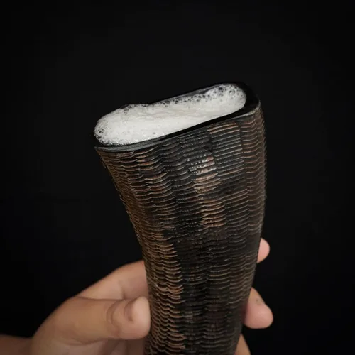 Vista 5 de Mythrojan Taza vikinga con cuerno de beber, 100% auténtica, de búfalo natural, de inspiración medieval, taza de vino vikingo Mead Ale con bolsa