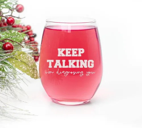 Vista 2 de HTDesigns Copa de vino sin tallo con texto en inglés "Keep Talking I'm Diagnosing You", copa de vino de amigos, regalo de cumpleaños para mejor
