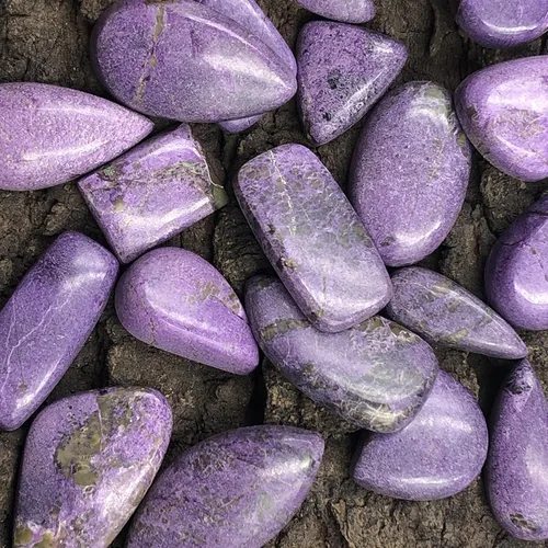 Vista 5 de Lote de cabujón suelto de piedras preciosas puritas moradas naturales de 100 unidades para la fabricación de joyas, 3-4 unidades., Gema, Purpurita