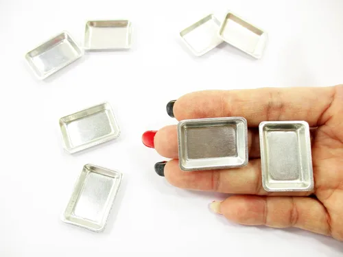 Vista 6 de Casa de muñecas Accesorios en miniatura 4 bandejas de lata pequeñas #S Suministro para panadería Dijes Deco - 8178 Mini tin metal trays lot, small