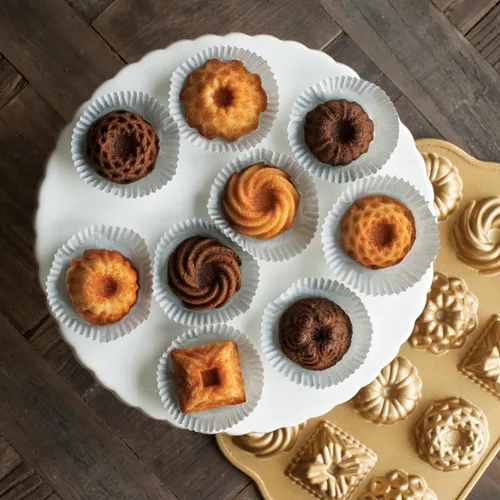 Vista 8 de Nordic Ware Charms Cast Bundt Pan, 1.2 Capacidad de la taza, Oro