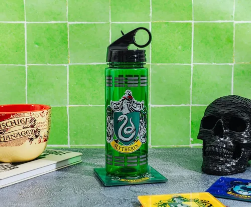 Vista 4 de Silver Buffalo Harry Potter Movie 1-8 Slytherin Crest with Dashes Botella de agua Tritan con popote abatible, 20 onzas