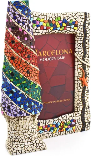Vista 8 de Marco de fotos de resina Palau GÜELL inspirado en la arquitectura modernista de Barcelona pintado a mano para fotos 2.4x3.3 in.